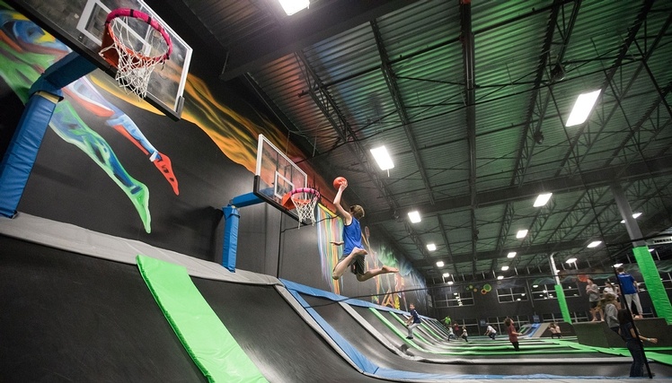 Forfait de fête Élite pour 10 sauteurs au iSaute, centre de trampoline ...